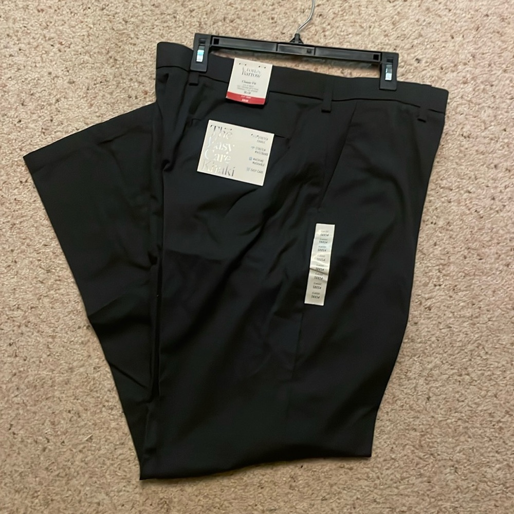 Men’s Classic Fit Easy Care Khaki in Jet Black